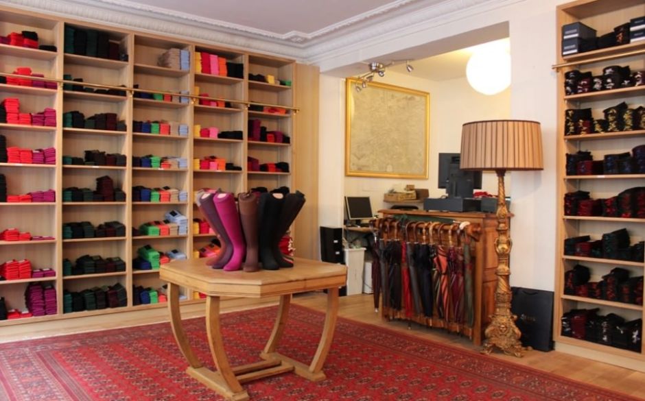 Mes-Chaussettes-Rouges-store-at-9-rue-César-Franck-Paris-inside