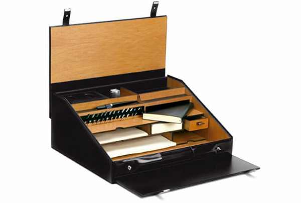 pineider-leather-travel-case-exudes-legance